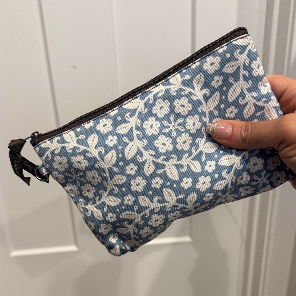 Thirty-One Purple Zigzag and Blue Floral Cosmetic Bags set chevron 31 retired - Picture 3 of 8